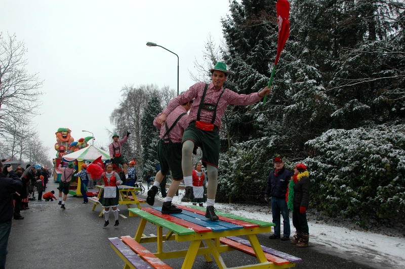 Carnaval dorplein 2010 153.jpg - Optocht Budel-Dorplein