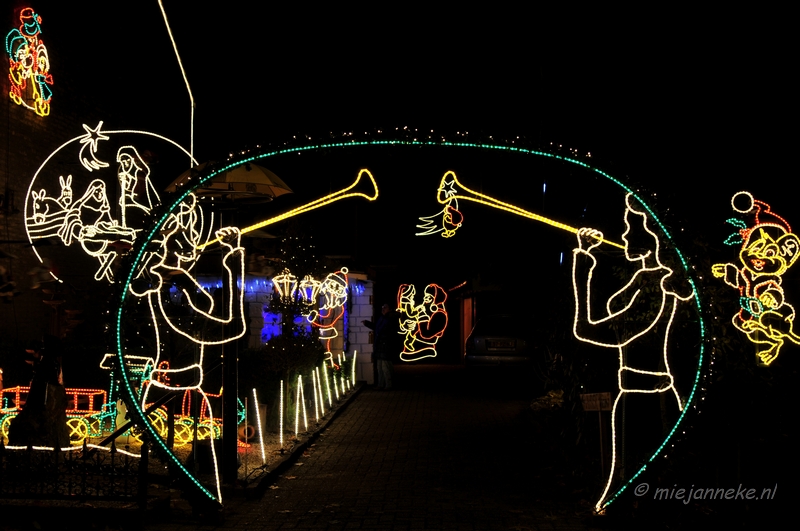 _DSC6183.JPG - Kerstversiering Vogelsplein gemaakt door de bewoners zelf.