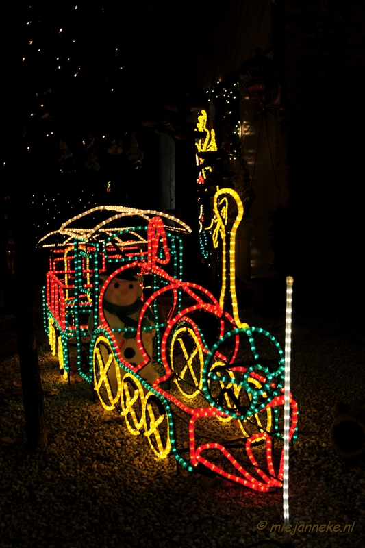 _DSC6224.JPG - Kerstversiering Vogelsplein gemaakt door de bewoners zelf.