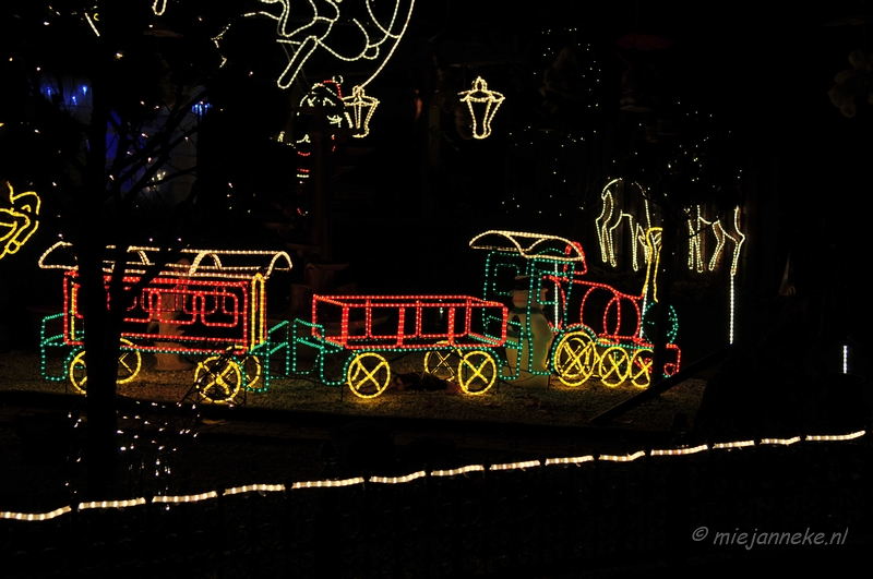 _DSC6233.JPG - Kerstversiering Vogelsplein gemaakt door de bewoners zelf.