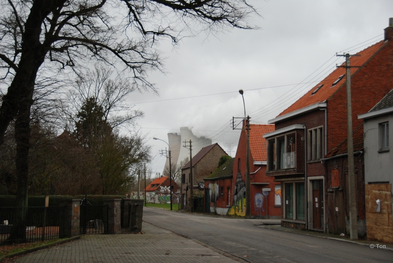 sized_DSC_1410.JPG - Uitzicht vanaf de kerk op de kerncentrale