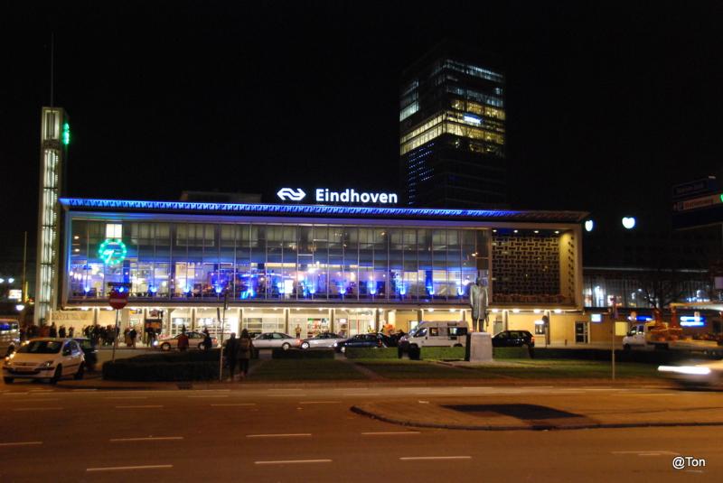 Glow2012-010.JPG - Station eindhoven